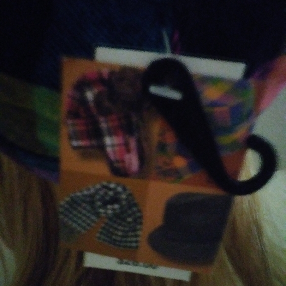 D&Y Women's Hat for Winter - Picture 5 of 8